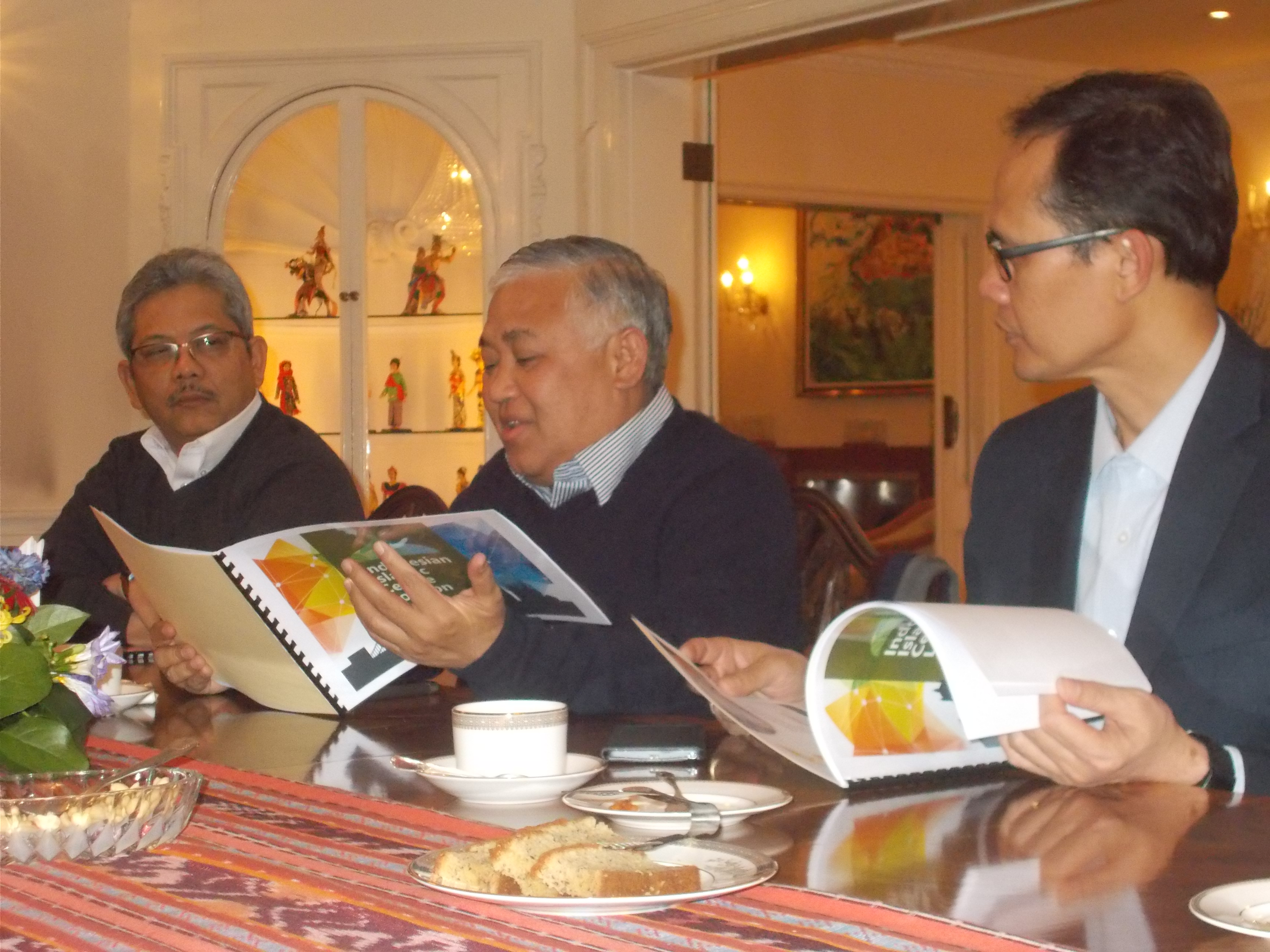 Temu muka dengan Prof. Dr. Din Syamsuddin dan Duta Besar RI di London Dr. Rizal Sukma